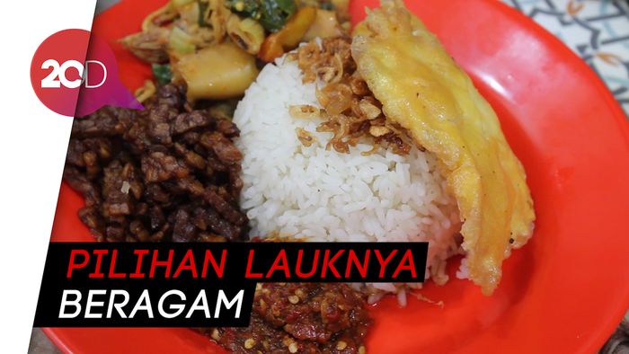 Lezat Menggoda Nasi Uduk Pulen Dipadu dengan Cumi Pedas