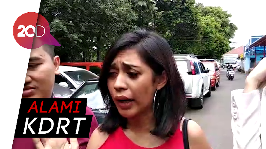 Karen Pooroe Mengaku Disekap dan Dirobek Bajunya oleh Suami
