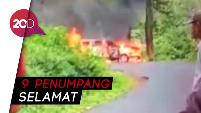 Detik-detik Mobil Grand Livina Terbakar di Tanjakan Jahim Ciamis