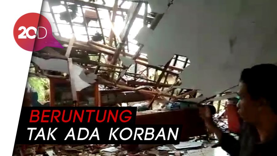 Hujan Deras Terjang Sukabumi, Bangunan Sekolah Porak-poranda!