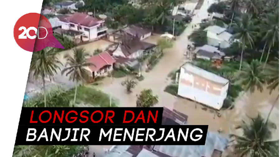 Detik-detik Jalan Amblas dan Rumah Terseret Air di Sumbar