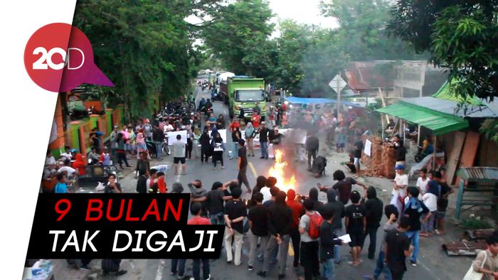 Gaji Tak Kunjung Dibayar, Petugas Kebersihan Parepare Blokade Jalan Trans Sulawesi
