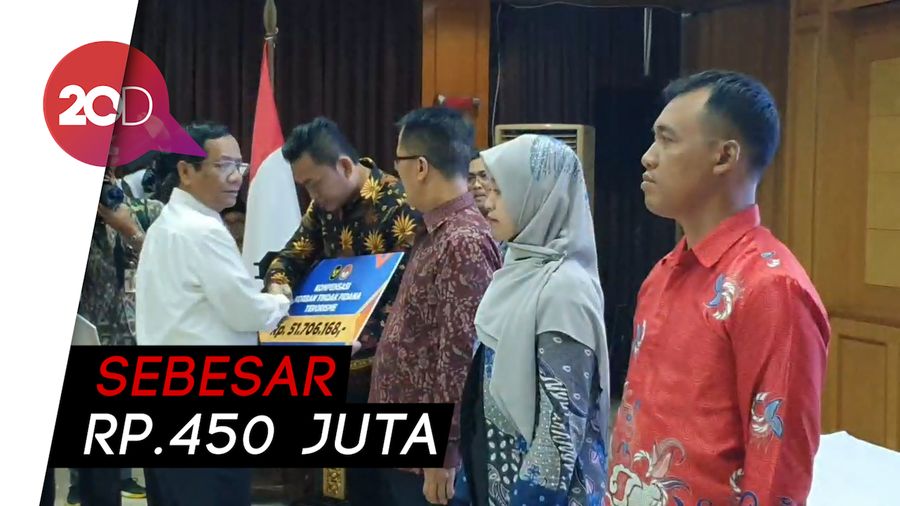 Mahfud Md dan LPSK Serahkan Kompensasi untuk Korban Terorisme