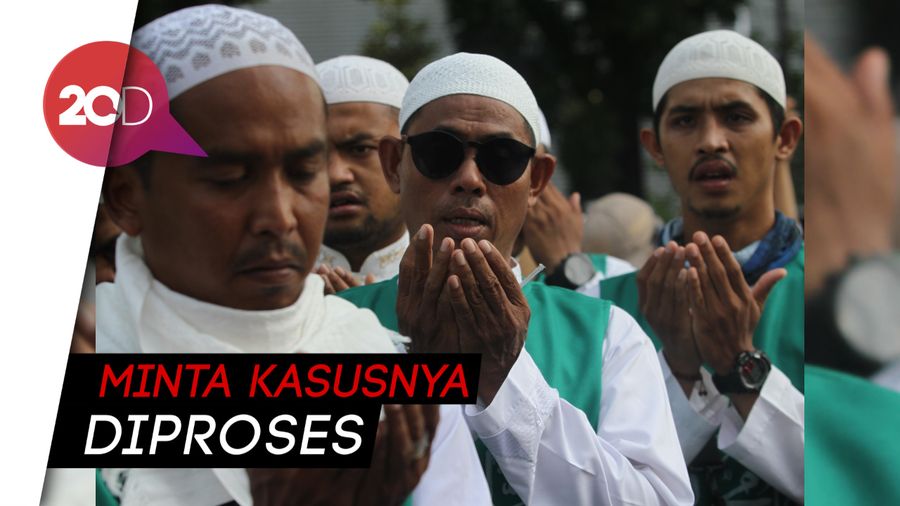 Massa Demo Sukmawati dan Gus Muwafiq Geruduk Mabes Polri