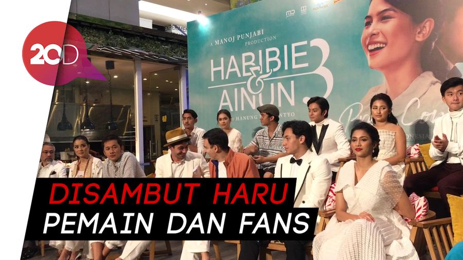 Jefri Nichol Semringah Hadiri Gala Premier Habibie & Ainun 3