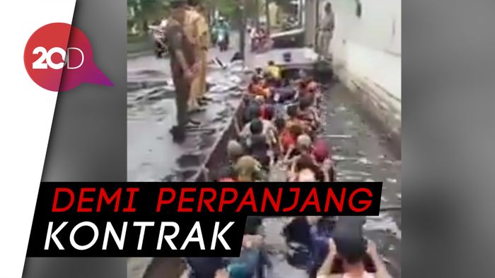 Miris! Tes Fisik Honorer DKI Masuk Got