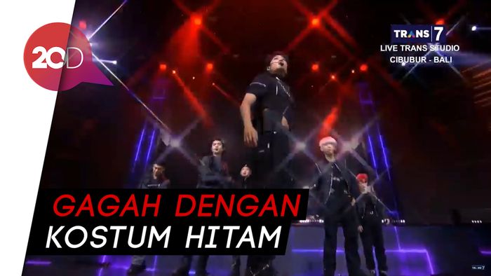 Love Shot EXO ke EXO-L Buka Penampilan Mereka di HUT Transmedia