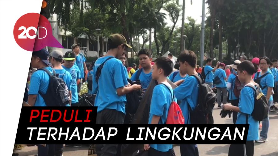 Patut Dicontoh! Siswa SMP Bersih-Bersih Sampah di CFD