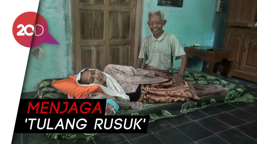 So Sweet! Kakek-Nenek Romantis di KA Prameks: Mesra di Mana Pun 