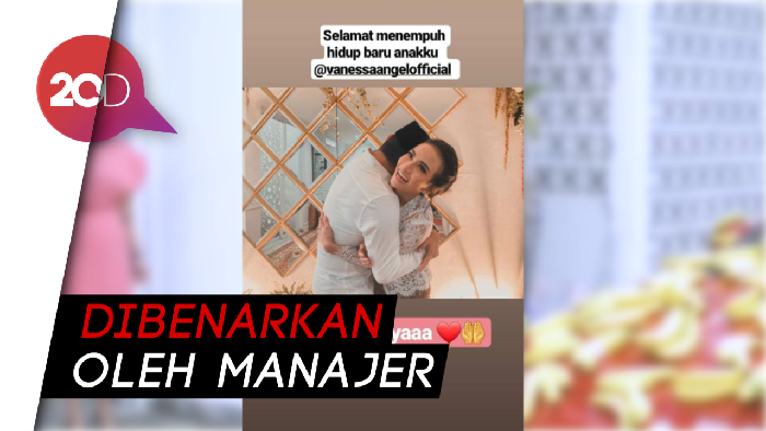 Beredar Foto Pernikahan Vanessa Angel