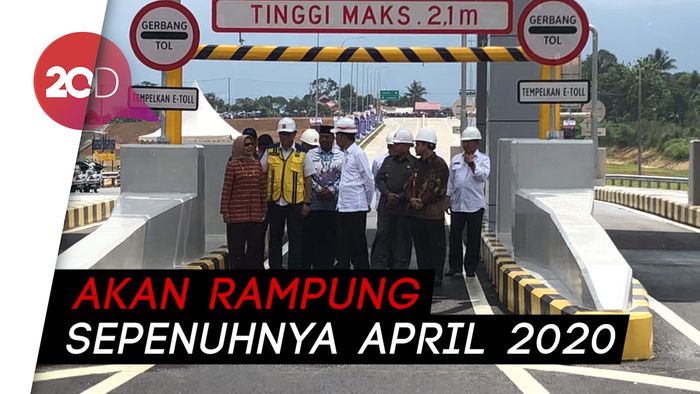 Jokowi Resmikan Tol Pertama di Ibu Kota Baru