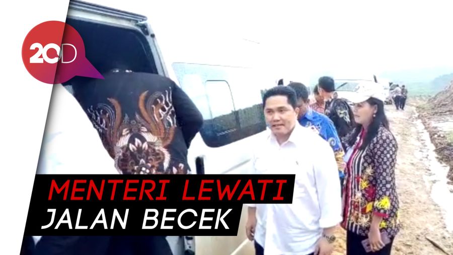 Menuju Ibu Kota Baru, Mobil Erick Thohir Cs Terperosok