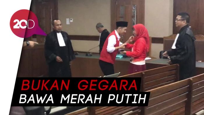 Luthfi Pembawa Bendera Merah Putih Dihukum Karena Anarkistis