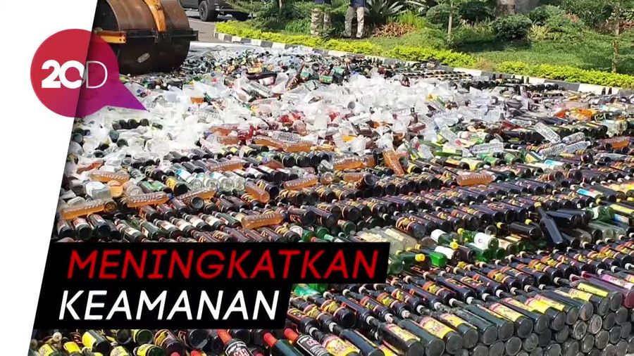  Jelang Nataru, Polda Metro Musnahkan Ribuan Miras Hingga Ekstasi 