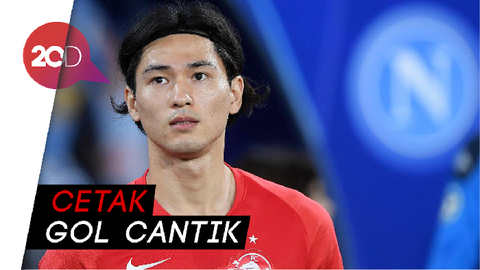 Aksi dan Gol Takumi Minamino saat Melawan Liverpool