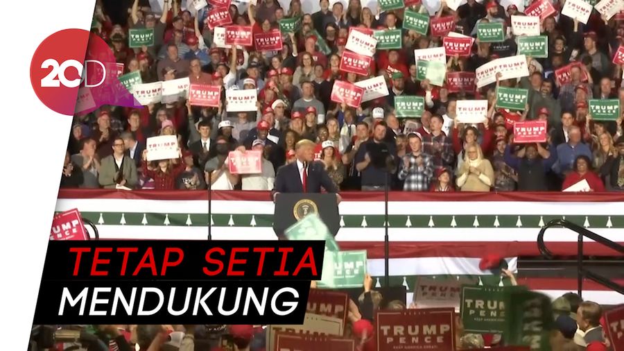 Trump Dimakzulkan, Dukungan Loyalis Tak Goyah 
