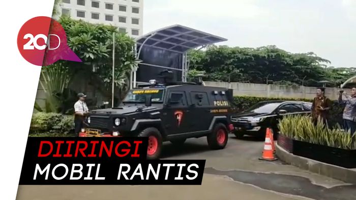 Bertolak ke Istana Negara, Firli Bahuri Cs Tinggalkan KPK