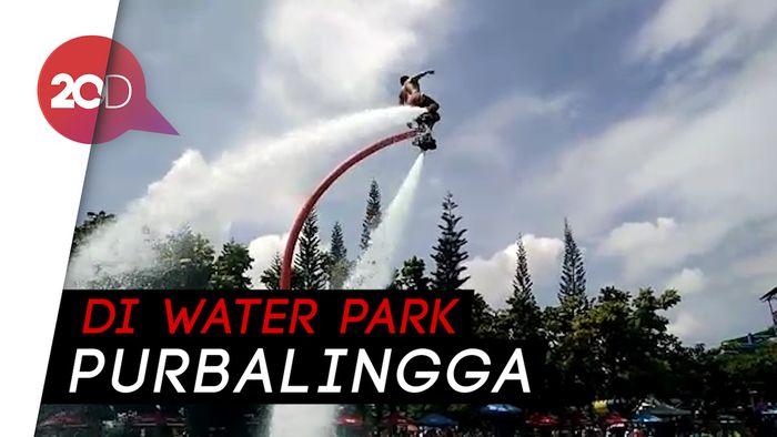 Pertama di Indonesia! Atraksi Flyboard di Kolam Renang