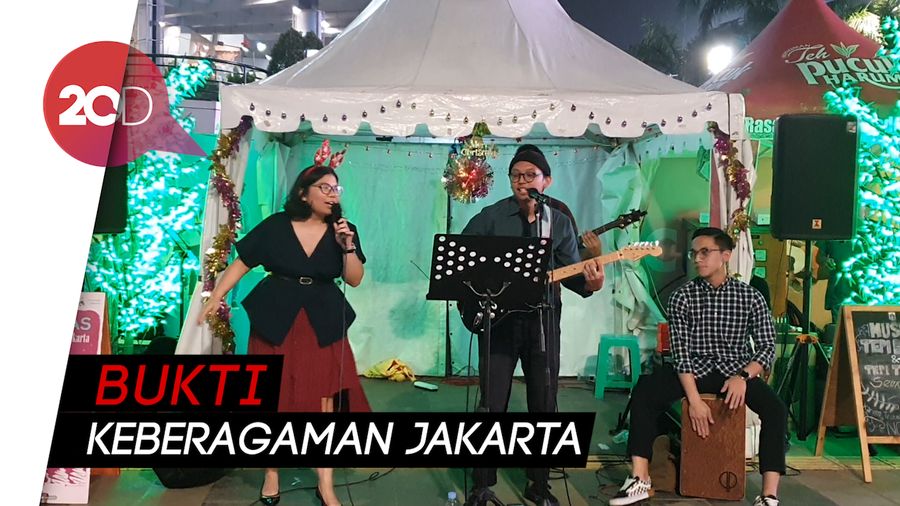Peserta Salut dengan Keberanian Pemprov DKI Gelar Christmas Carol
