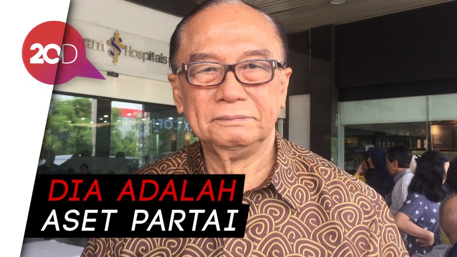 Wantimpres Sidarto Danusubroto Jenguk Adian Napitupulu