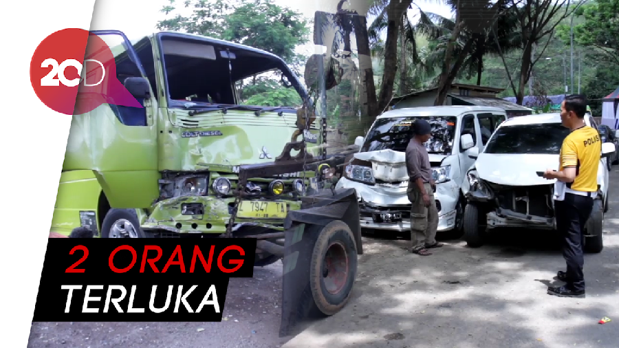 Gegara Truk Alami Masalah Rem, 6 Mobil Tabrakan di Nagreg