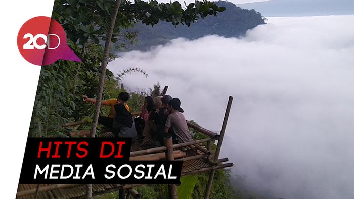 Jalan-jalan ke Puncak Bangku, Menikmati Negeri di Atas Awan