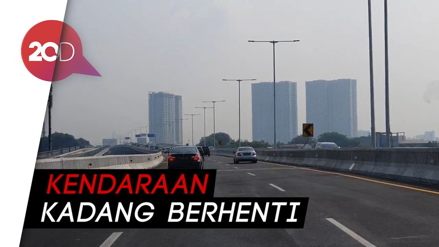 Libur Natal Tiba, Tol Layang Japek Padat Banget