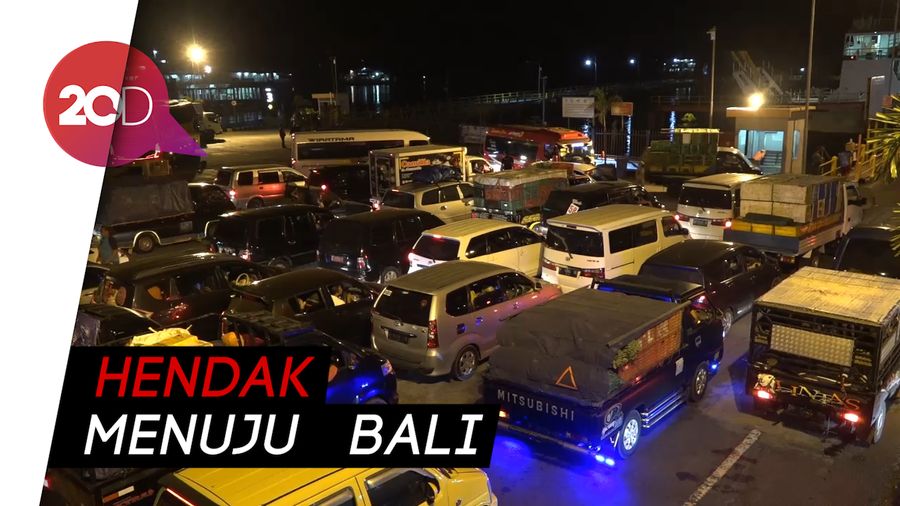 Pelabuhan Ketapang Mulai Dipadati Penumpang Jelang Hari Natal