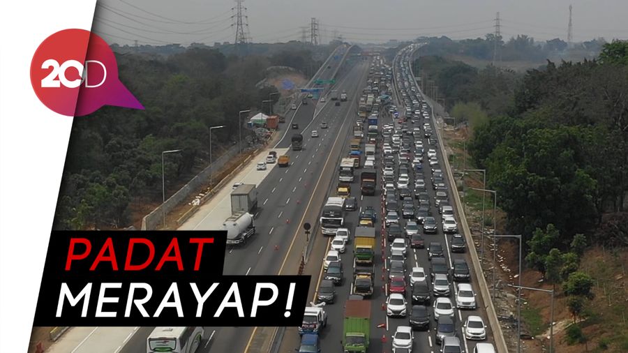 Penampakan dari Udara Kepadatan di Ujung Tol Layang Japek