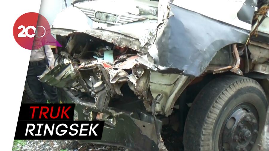 Truk Hantam Truk di Tol Purbaleunyi, Satu Orang Tewas