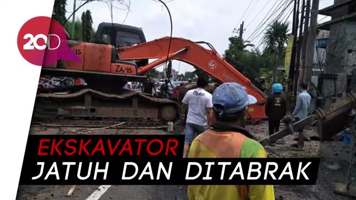 Truk Angkut Alat Berat Tabrak Mobil-Motor, 7 Orang Tewas