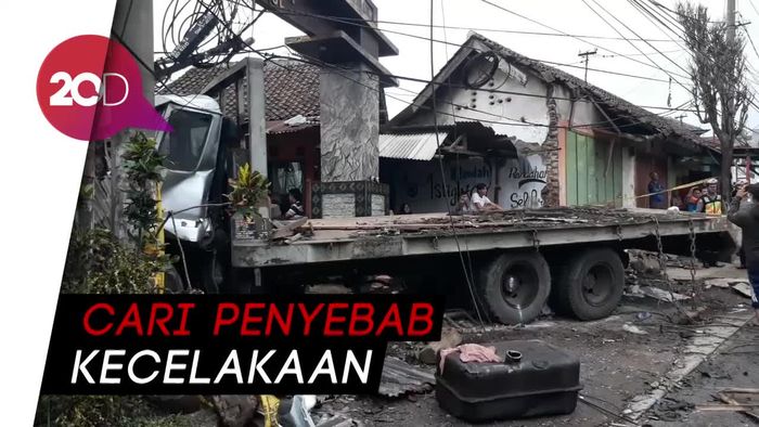 Polisi Olah TKP Truk Angkut Ekskavator yang Tewaskan 7 Orang