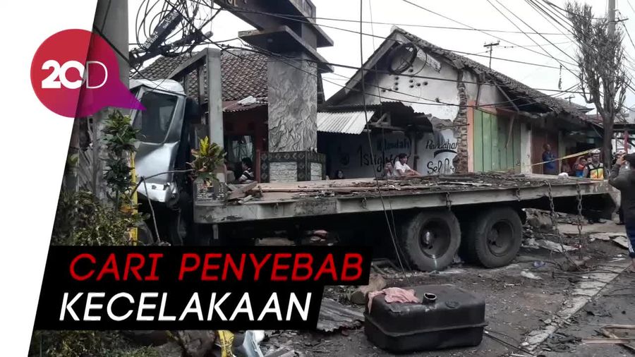 Polisi Olah TKP Truk Angkut Ekskavator yang Tewaskan 7 Orang