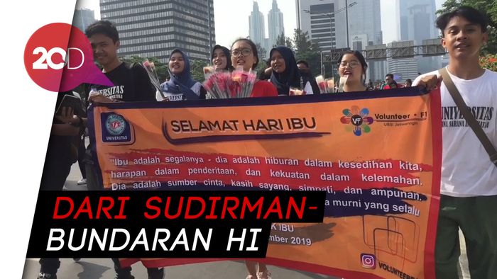 Aksi Berbagi Bunga Kasih Sayang di Hari Ibu