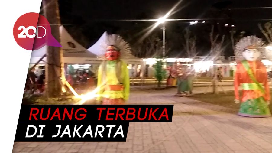 Gubernur Anies Ajak Warga DKI Nikmati Taman Thamrin 10