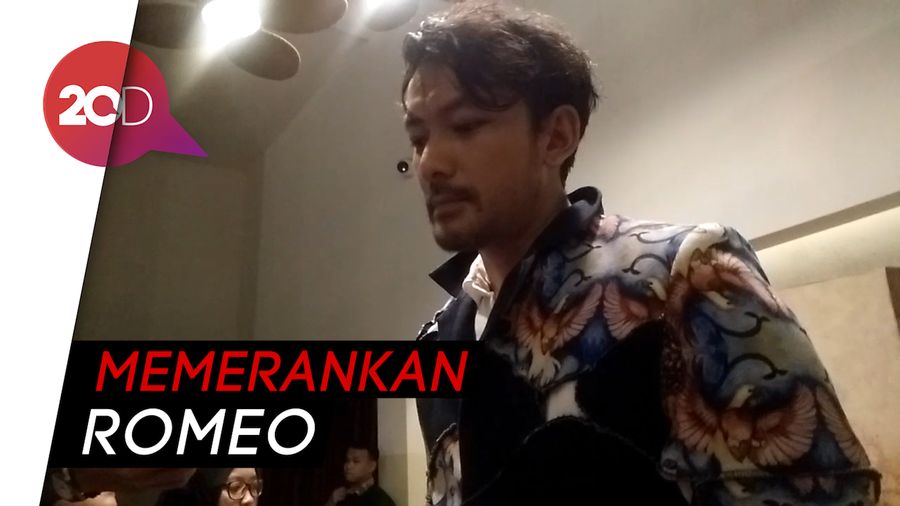 Pengalaman Pertama Rio Dewanto Bermain Teater Monolog