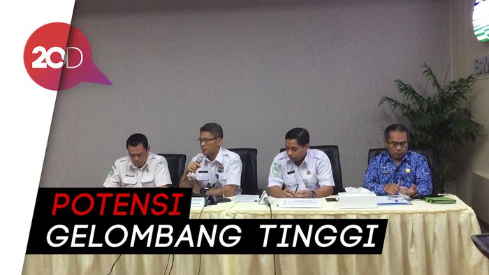 Gelombang Tinggi, BMKG Imbau Wisatawan Pantai Selatan Jawa Hati-hati