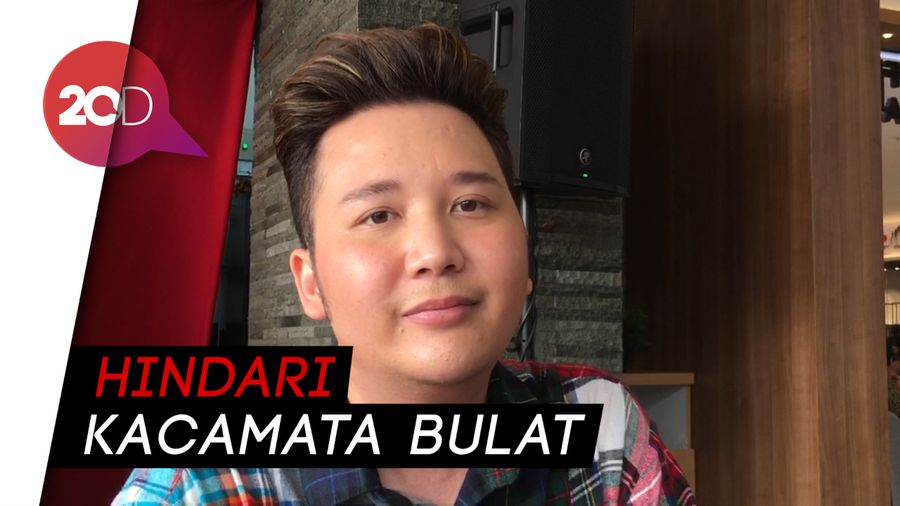 Tips Pilih Kacamata untuk Pipi Chubby ala Rangga Moela