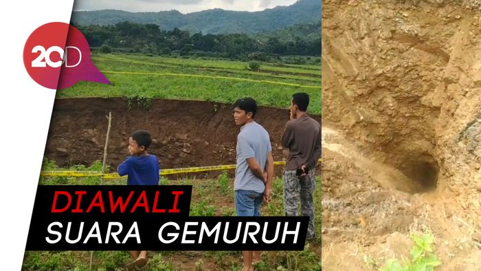Warga Maros Geger, Ada Lubang Raksasa di Tengah Sawah