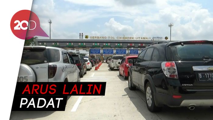 Siang Ini, Suasana di Tol Cikampek Masih Dipadati Pemudik