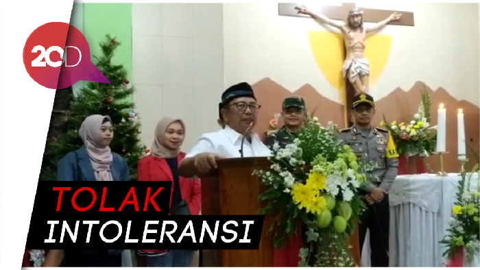 Tokoh Lintas Agama Kunjungi Gereja Maria Fatima Blitar saat Misa Natal