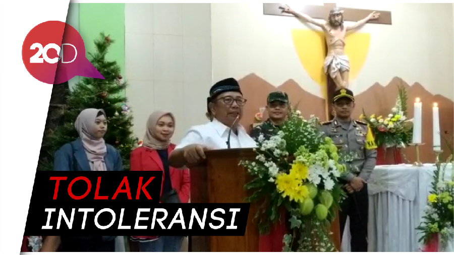 Tokoh Lintas Agama Kunjungi Gereja Maria Fatima Blitar saat Misa Natal