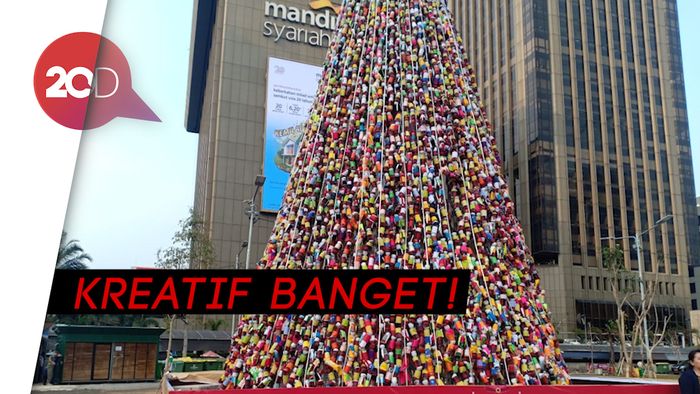 Aneka Pohon Natal Unik, Dibuat dari Petai hingga Puntung Rokok