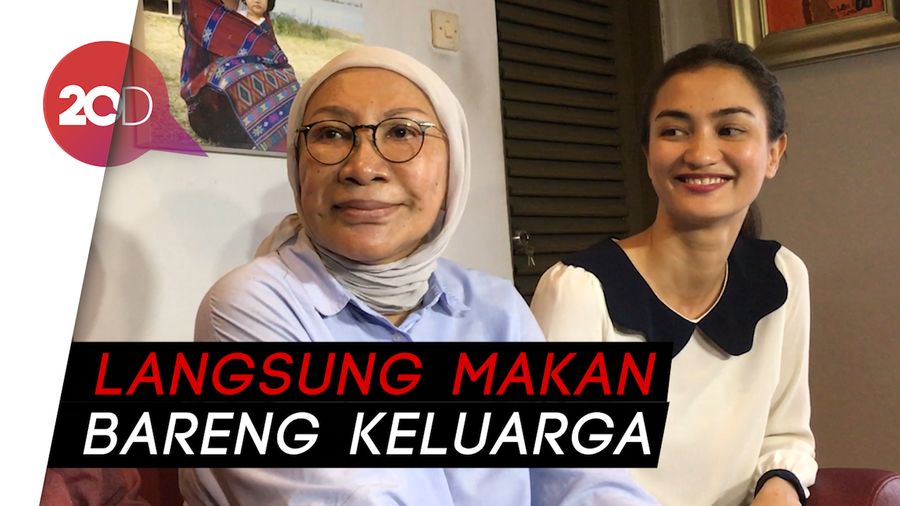Atiqah Hasiholan Happy Banget Sambut Kebebasan Ratna Sarumpaet
