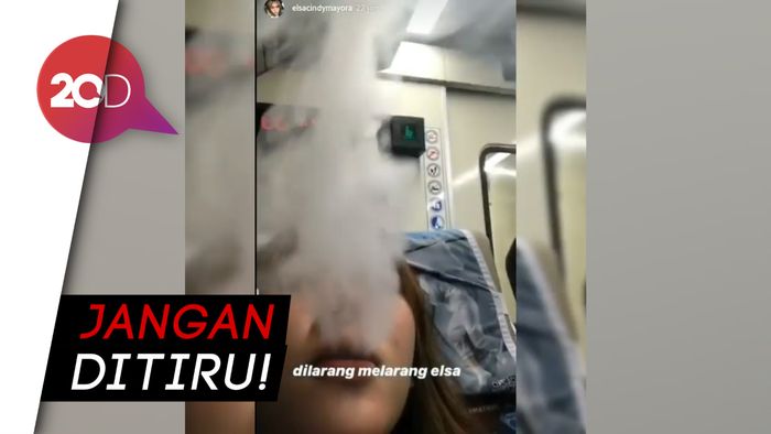 Duh! Kelakuan Penumpang, Nge-Vape di Dalam Kereta