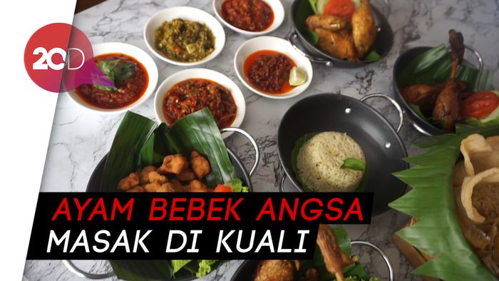 Duet Gurih Empuk Angsa Tulang Lunak dan 5 Sambal Menggoda
