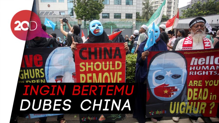 Gelar Aksi Peduli Uighur, Massa Geruduk Kedubes China 