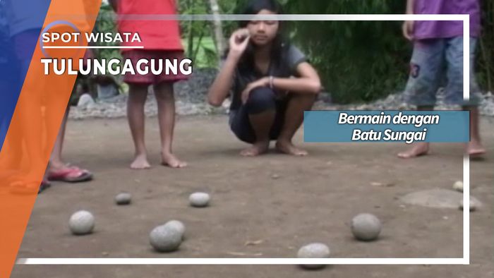 Permainan Batu Sungai Sumberjati Desa Pucangan Tulungagung