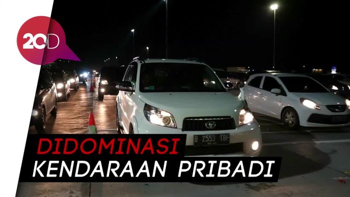 Minggu Malam, GT Cikampek Utama Padat di Kedua Arah!