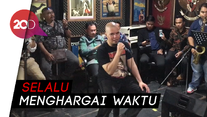 Ahmad Dhani Langsung Latihan Band, Dul: Ayah Tak Kenal Malas